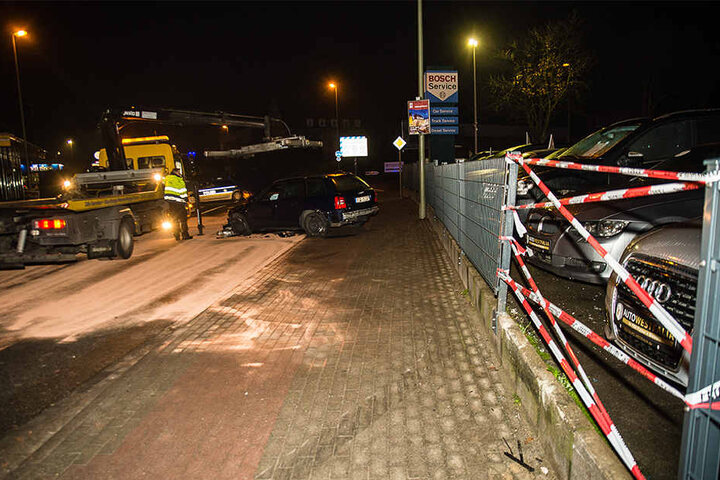 Einige Meter von der Unfallstelle entfernt, blieb das Auto stehen.