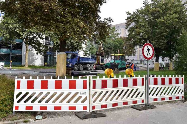 Für Fussgänger und Autofahrer ist die Durchfahrt durch die Katharienstraße gesperrt.