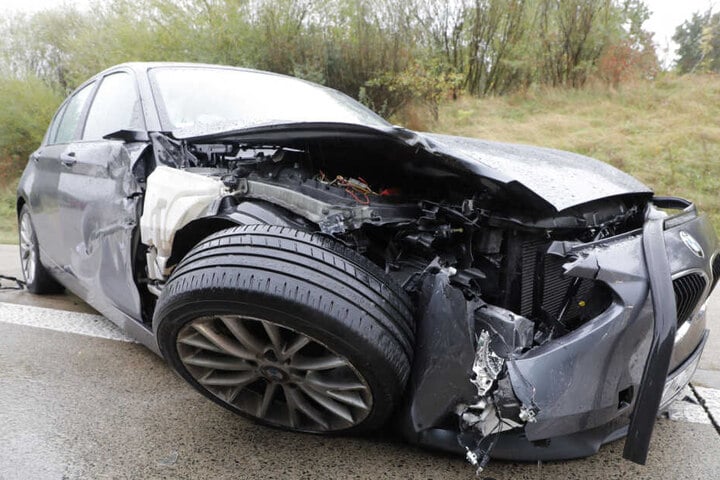 Der Fahrer des BMW wurde verletzt.