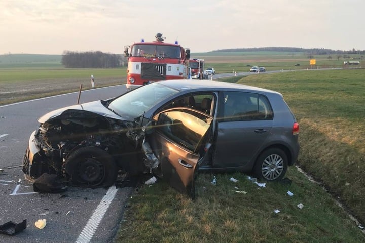 Mindestens zwei Menschen wurden schwer verletzt.