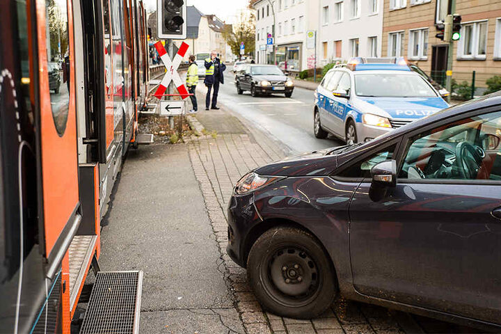 Der Abbiegevorgang endete in der Straßenbahn.