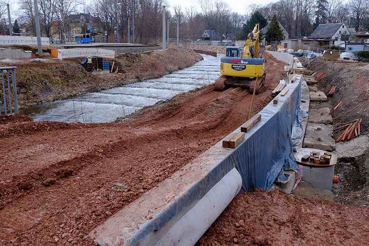 Die Bauarbeiten an der Zwönitz in Altchemnitz beseitigen Hochwasserschäden von 2013 und sollen neuen Überflutungen vorbeugen. Kosten: 1,25 Millionen Euro.