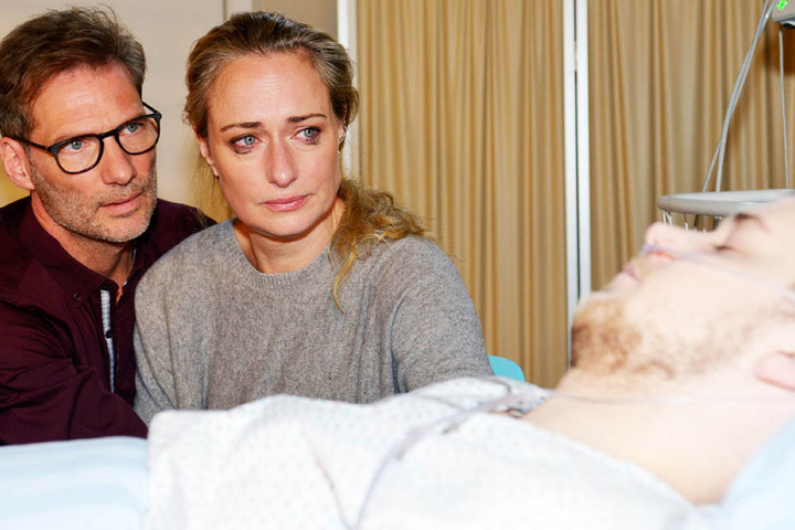 Im Kreise seiner Familie kämpft Jonas um sein Leben.