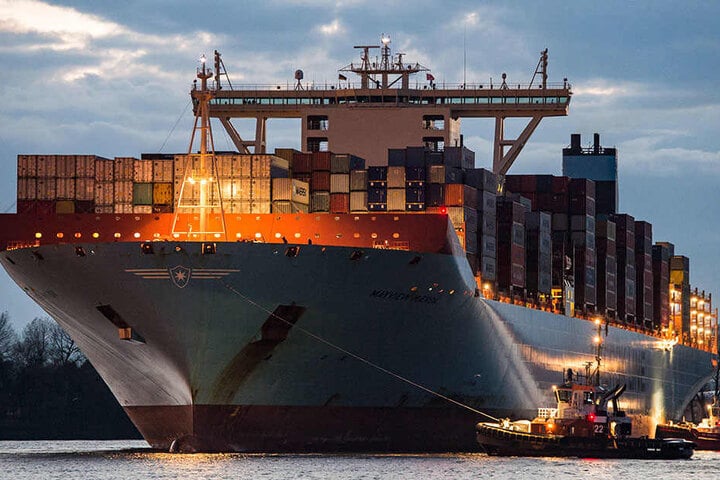 Dr. Oetker hat die Reederei Hamburg an das dänische Unternehmen Maersk verkauft.