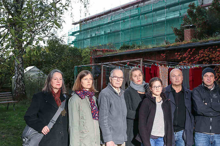 Die Mauer muss weg: Auch die Bewohner der Sebnitzer Straße sind entsetzt.