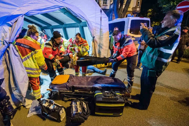 Rund 300 Sanitäter kümmerten sich um die Opfer.