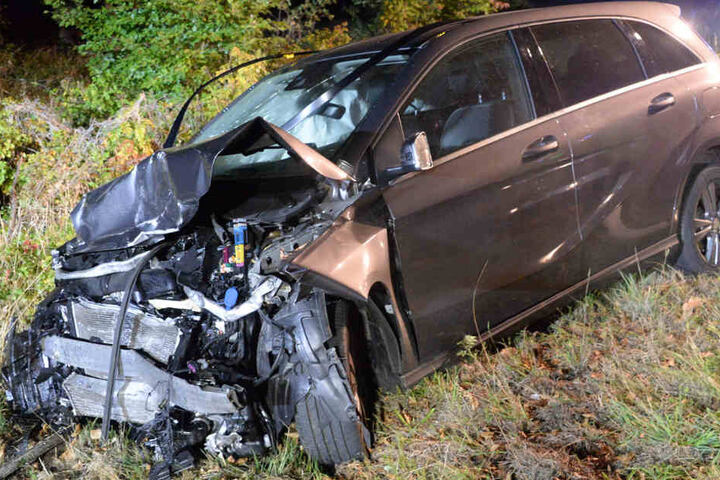 Der 79-Jährige konnte sich aus seinem Fahrzeug-Wrack selbst befreien.