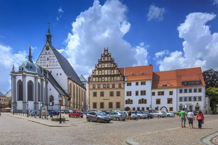 Der Dom zu Freiberg musste seinerzeit ebenfalls sein Geläut hergeben, bekam aber einen Teil zurück.