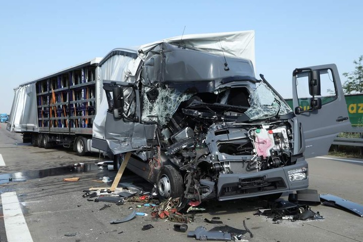 Mittwoch auf der A4 am Dresdner Tor: Wie schon an den Tagen zuvor, krachten Laster ineinander.