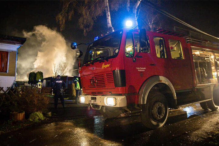 Zahlreiche Einsatzkräfte der Feuerwehr waren bei dem Brand in Heidesheim vor Ort.