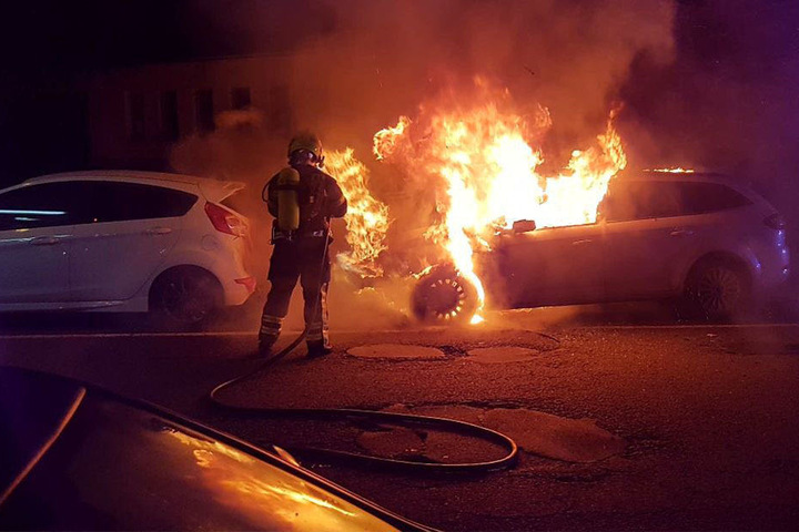 Ein Ford Mondeo stand in der Nacht zum Sonntag in Flammen.
