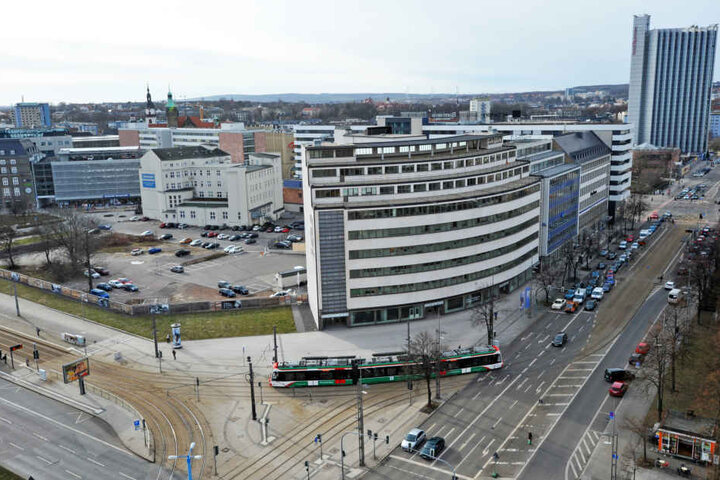 Nadelöhr: Der Heym-Platz wird mit Beginn der Bauarbeiten an der Zenti zum
Verkehrsdrehkreuz Nummer eins in der City.