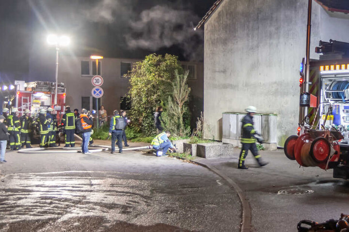 Anwohner stellten die Rauchentwicklung fest und riefen die Feuerwehr.