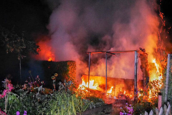 Derzeit wird von Brandstiftung ausgegangen.