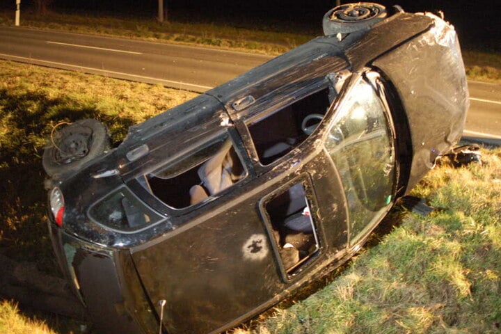 Der Fahrer (34) hatte 1,42 Promille intus und überschlug sich mit seinem Opel Corsa mehrfach.