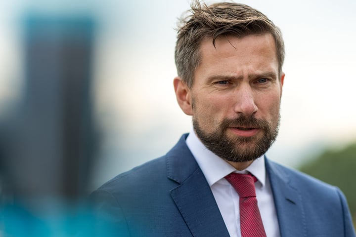 Er forciert die Neubaustrecke:
Verkehrsminister
Martin Dulig (43, SPD).