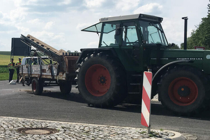 Das Bild zeigt den Traktor, der an dem Crash beteiligt war.