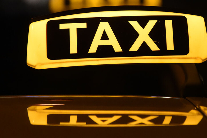 Für Frauen soll es ab März des Jahres 2020 Gutscheine für "Nacht-Taxis" geben. (Symbolbild)