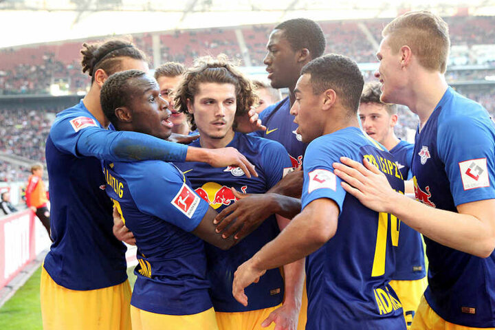 RB Leipzig schob sich mit dem dritten Auswärtssieg in Folge bis auf einen Punkt an Borussia Mönchengladbach heran.