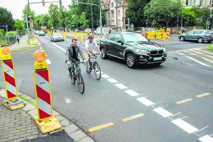 Die markierten Radwege taugen auch in der Praxis. Dafür sind die Straßen
statt zweispurig nur noch überbreit.