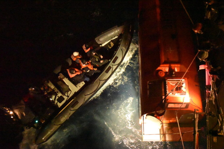 27 Menschen konnten von der Crew des britischen Kriegsschiff "HMS Argyll" gerettet werden.