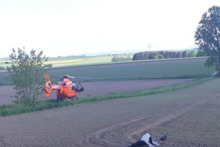 Mit einem Rettungshubschrauber kam die schwer verletzte Frau in eine Klinik.