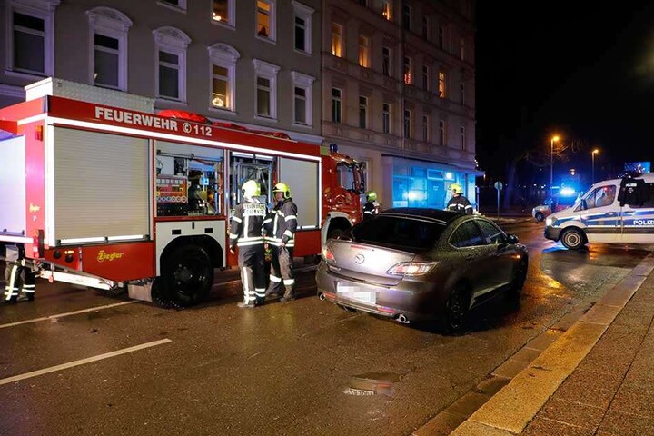 Die Polizei fahndet nach dem Flüchtigen Unfallfahrer.