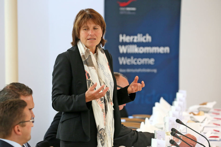 Zwickaus Oberbürgermeisterin Pia Findeiß (60, SPD) referiert vor Diplomaten
in Berlin.