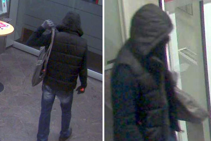 Er war mit einer auffälligen Tasche in der Bank.