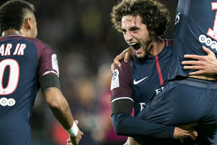 Adrien Rabiot (r.) kommt bei Paris-Saint Germain immer seltener zum Zug. (Archivbild)
