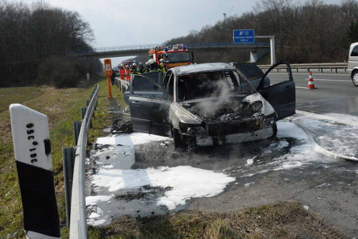 Die Feuerwehr löschte mit Wasser und Schaum.