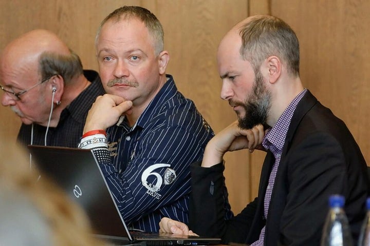 Pro-Chemnitz-Mann Mike Hetze (46) tauschte Mittwoch seinen Stadtrat-Sitz neben Martin Kohlmann gegen die Anklagebank im Amtsgericht.