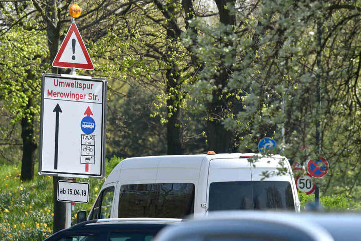 Die Stadt Düsseldorf hat auf zwei Straßen Umweltspuren eingerichtet.