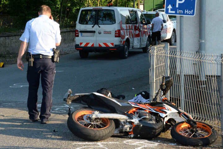 Der Bulli-Fahrer nahm dem 24-Jährigen die Vorfahrt.