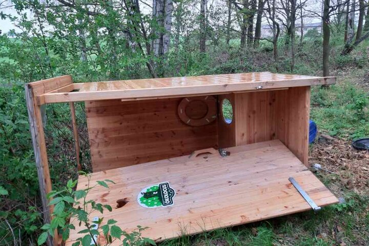 Auch eine eigens errichtete Wald-Toilette wurde umgeworfen.