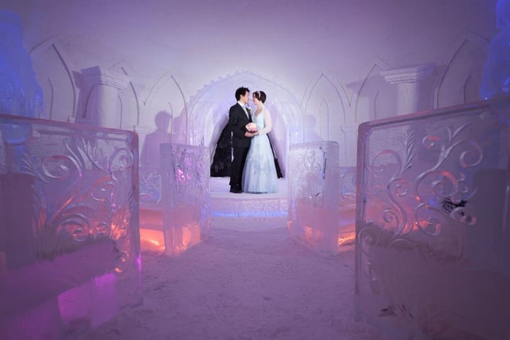 Sogar Heiraten kann man in der Welt aus Schnee und Eis.