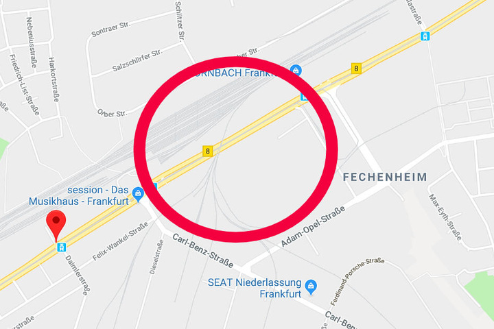 Dieser Google Maps-Screenshot zweit, welcher Abschnitt der Hanauer Landstraße (gelbe Farbe) in Frankfurt gesperrt wird (rote Markierung).