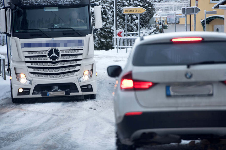 In der Ortschaft Raum bei Stollberg blieb ein LKW liegen und sorgte für Behinderungen.
