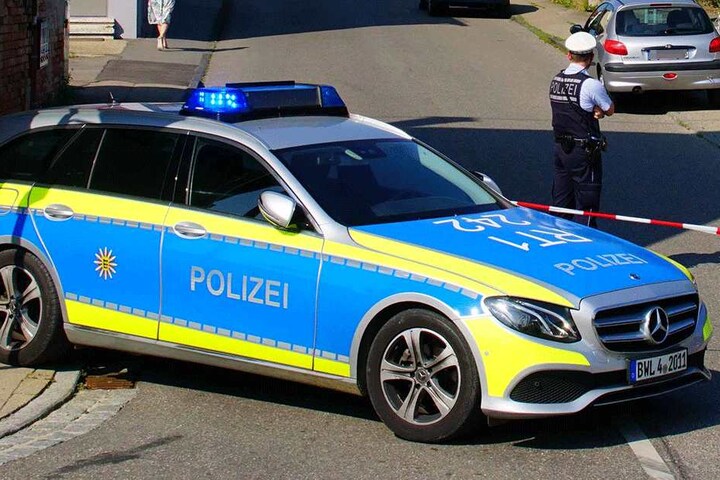 Die Polizei sperrte die Straße ab.