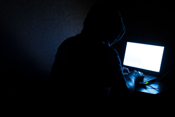 Der 20-jährige hatte das Sex-Video von zwei 15-Jährigen im Netz verbreitet. (Symbolbild)