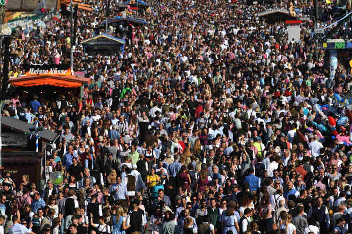 Das Oktoberfest in München lockt jedes Jahr Tausende von Touristen aus alles Welt an. (Symbolbild)