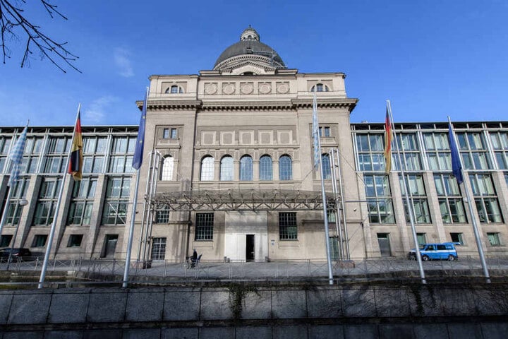 In der bayerischen Staatskanzlei wird unter anderm über kostenlose Kinderbetreuung diskutiert.