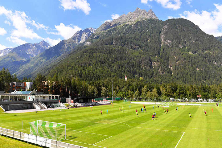 Für diesen Blick in die Berge hatten die Spieler nie Zeit während des Trainings.
