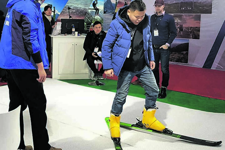 In Peking testeten Messebesucher den sächsischen Kunstschnee.