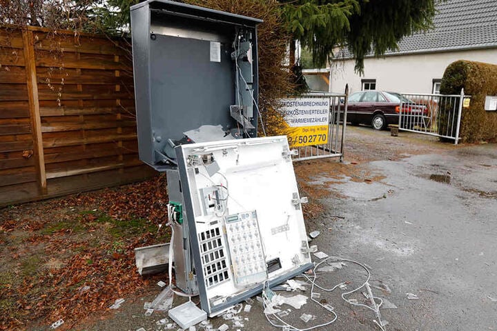 Der Automat in Röhrsdorf wurde bei der Explosion vollkommen zerstört.