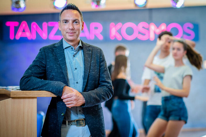 Tilo Kühl-Schimmel (47) übernimmt mit Gesellschafterin Sindy Hohmann und Geschäftspartner Christoph Böhm die Leitung der ADTV Tanzschule Köhler-Schimmel.