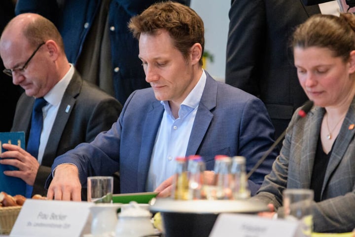 Schutz der Artenvielfalt in Bayern? Ludwig Hartmann (M.) will "Nägel mit Köpfen" machen.