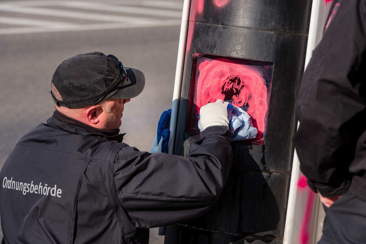 In Erfurt müssen nun wieder Blitzer-Scheiben geputzt werden.