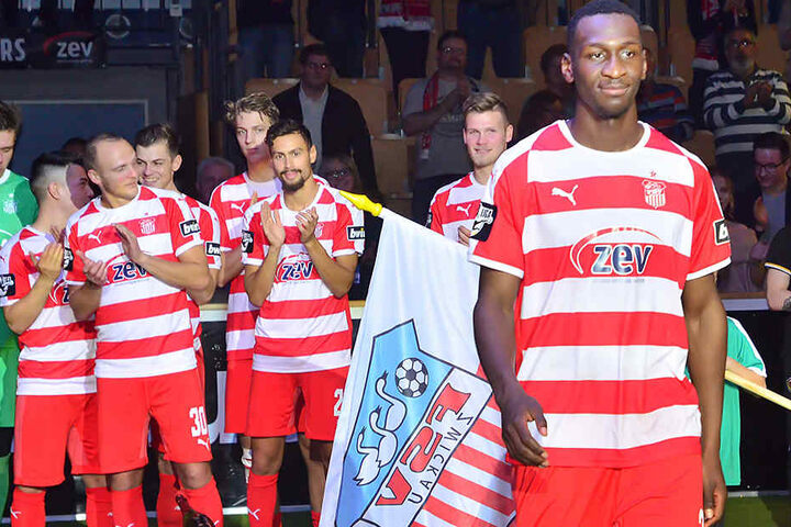 Ausgezeichnet als bester Spieler des Turniers: Tarsis Bonga (Zwickau).