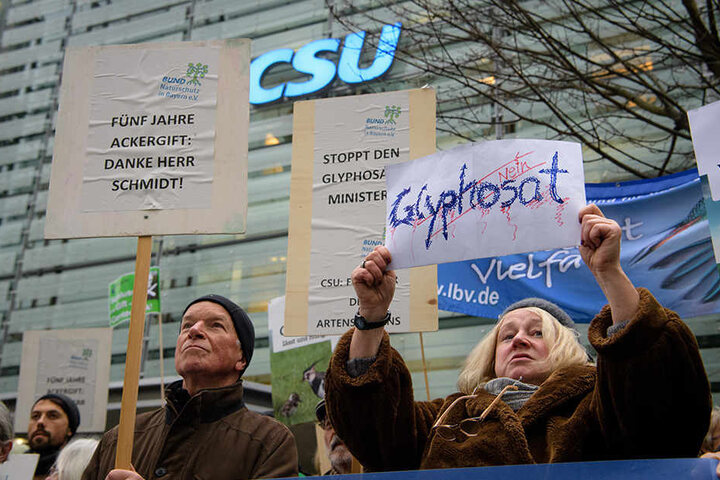 Protest gegen Glyphosat auch vor der CSU-Parteizentrale in München. Die Demonstranten fordern Konsequenzen für das skandalöse Abstimmungsverhalten von Landwirtschaftsminister Schmidt (CSU) zur Wiederzulassung von Glyphosat.